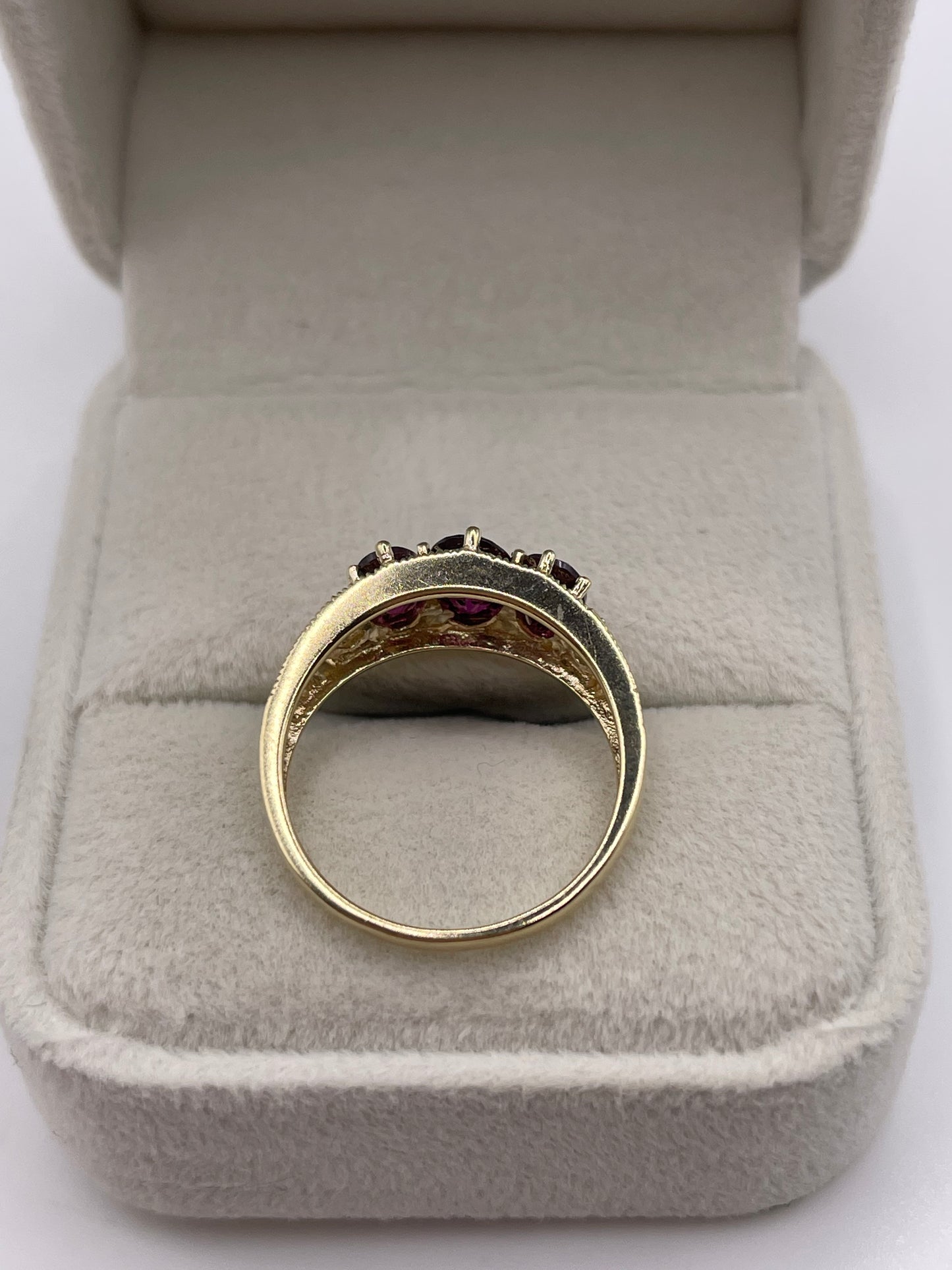 9ct gold garnet and diamond ring