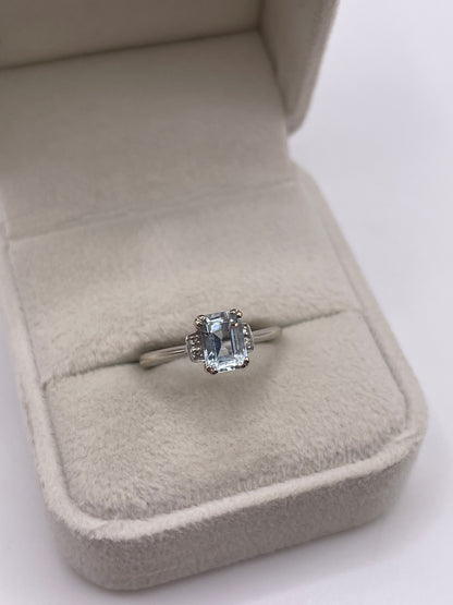 9ct white gold aquamarine and diamond ring