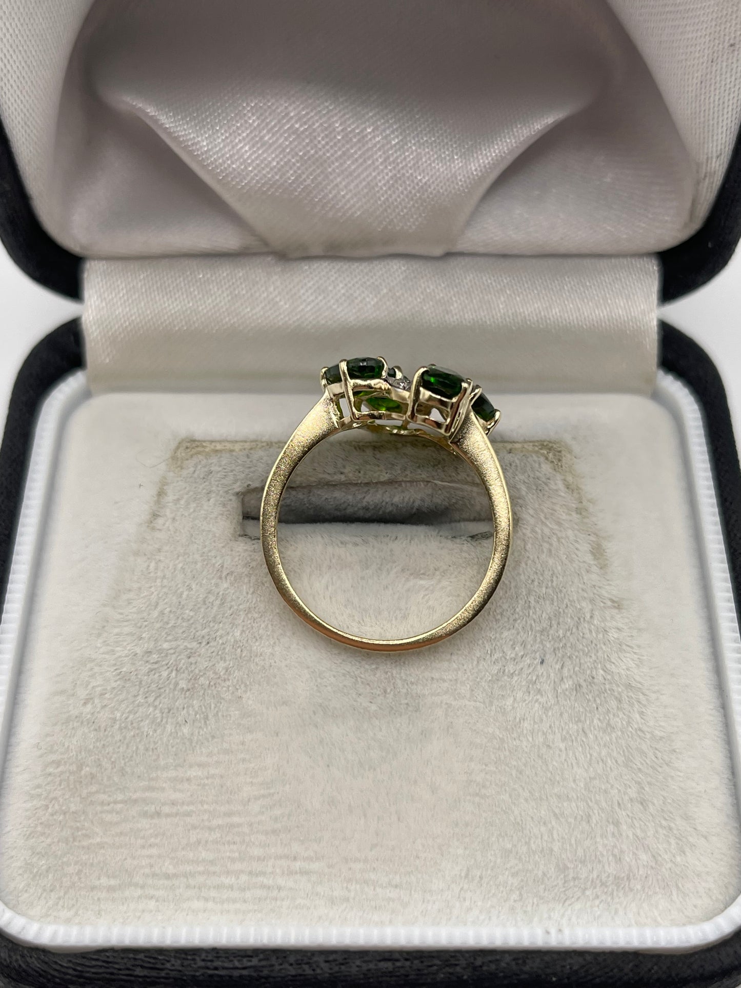 9ct gold diopside and diamond ring