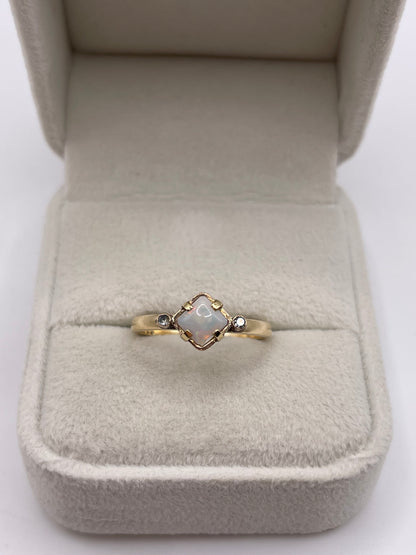 9ct gold opal and cz ring