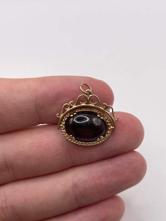 9ct gold cabochon garnet spinning fob pendant