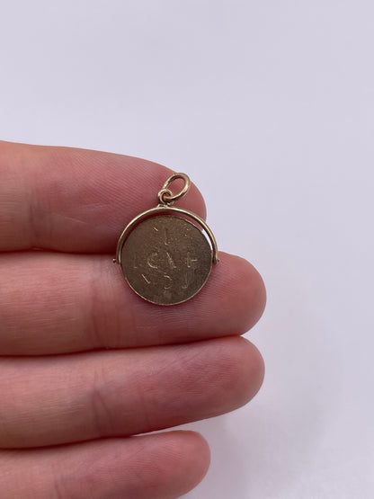 9ct gold I love you spinning pendant