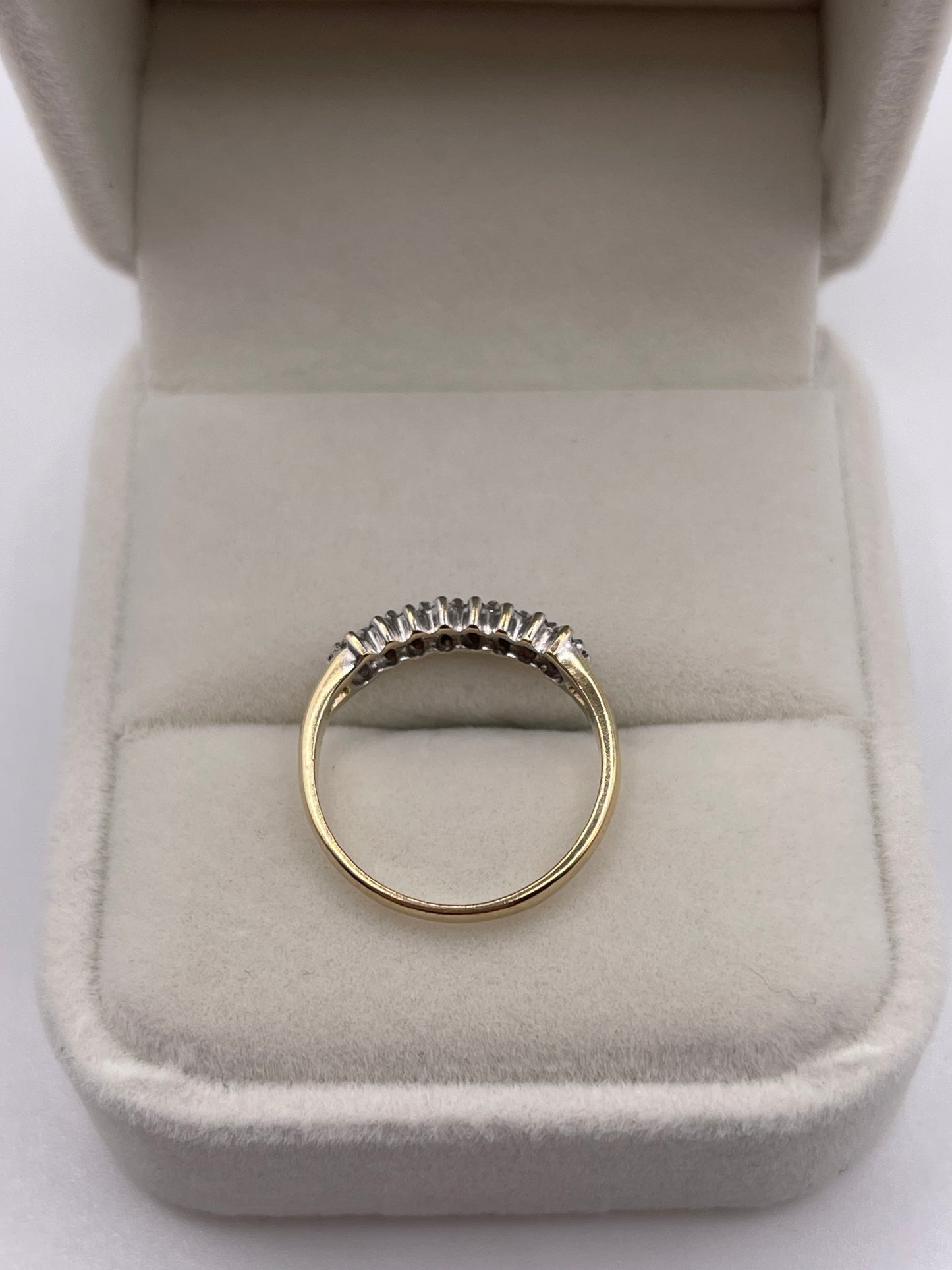 9ct gold sapphire and diamond ring