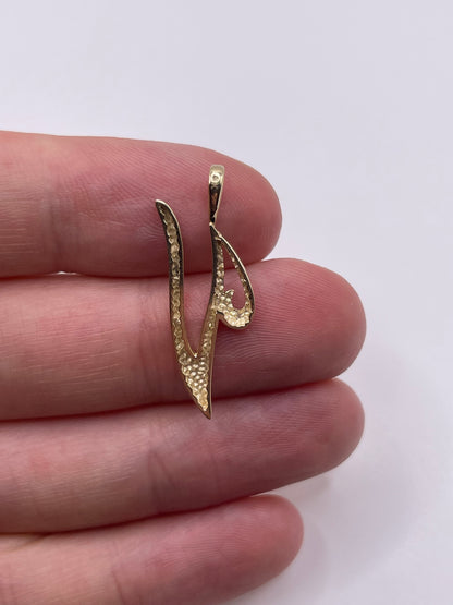 9ct gold initial V pendant