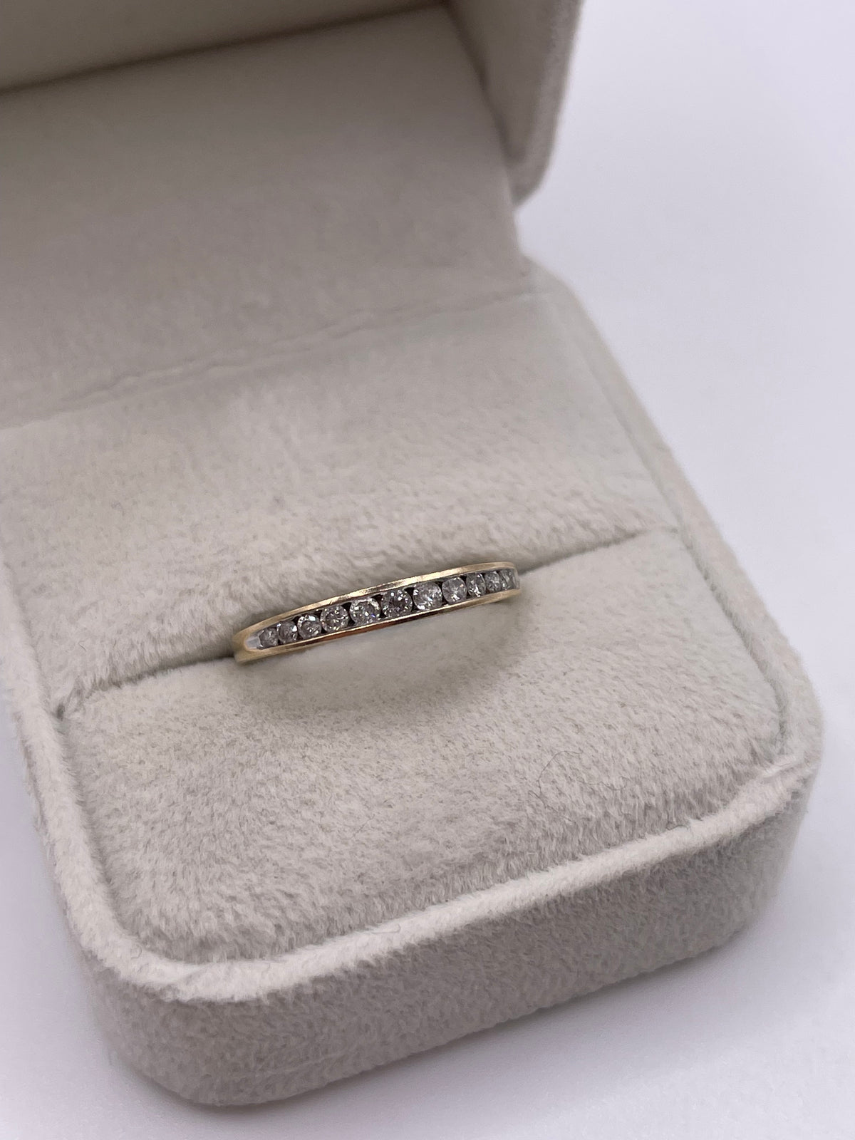 9ct gold diamond ring