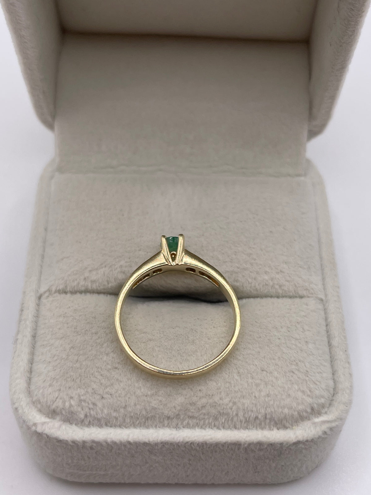 9ct gold emerald and diamond ring