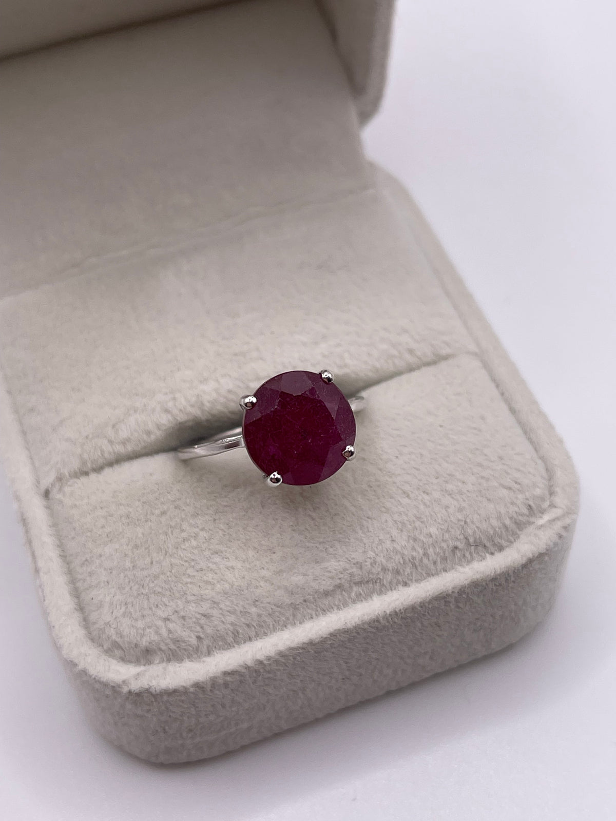 9ct white gold ruby ring
