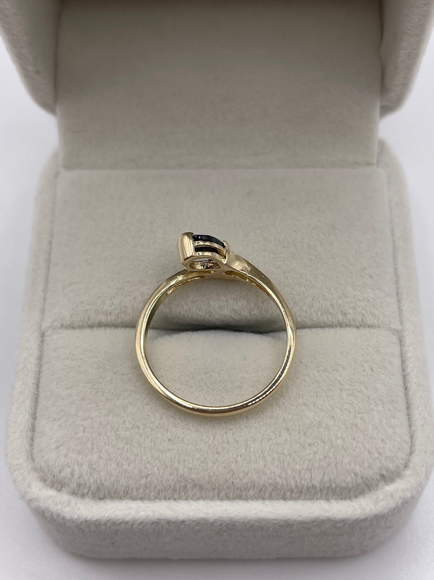 9ct gold sapphire ring
