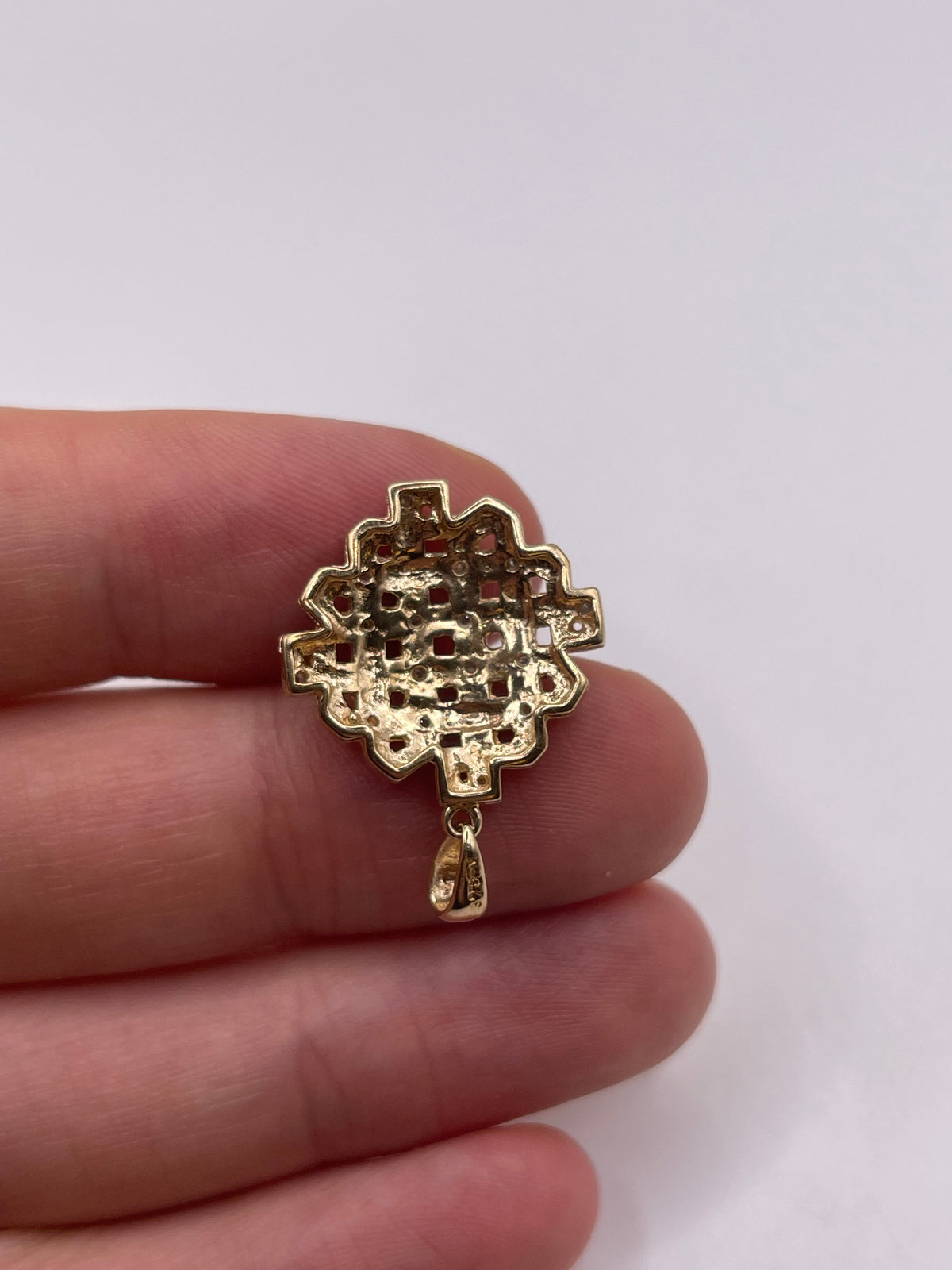 9ct gold diamond cluster pendant