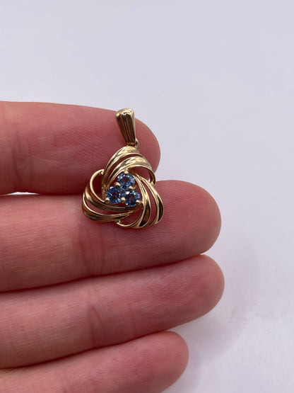 9ct gold sapphire pendant