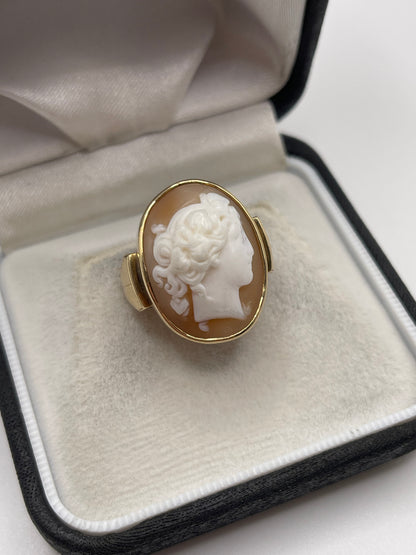 Antique 9ct gold cameo ring
