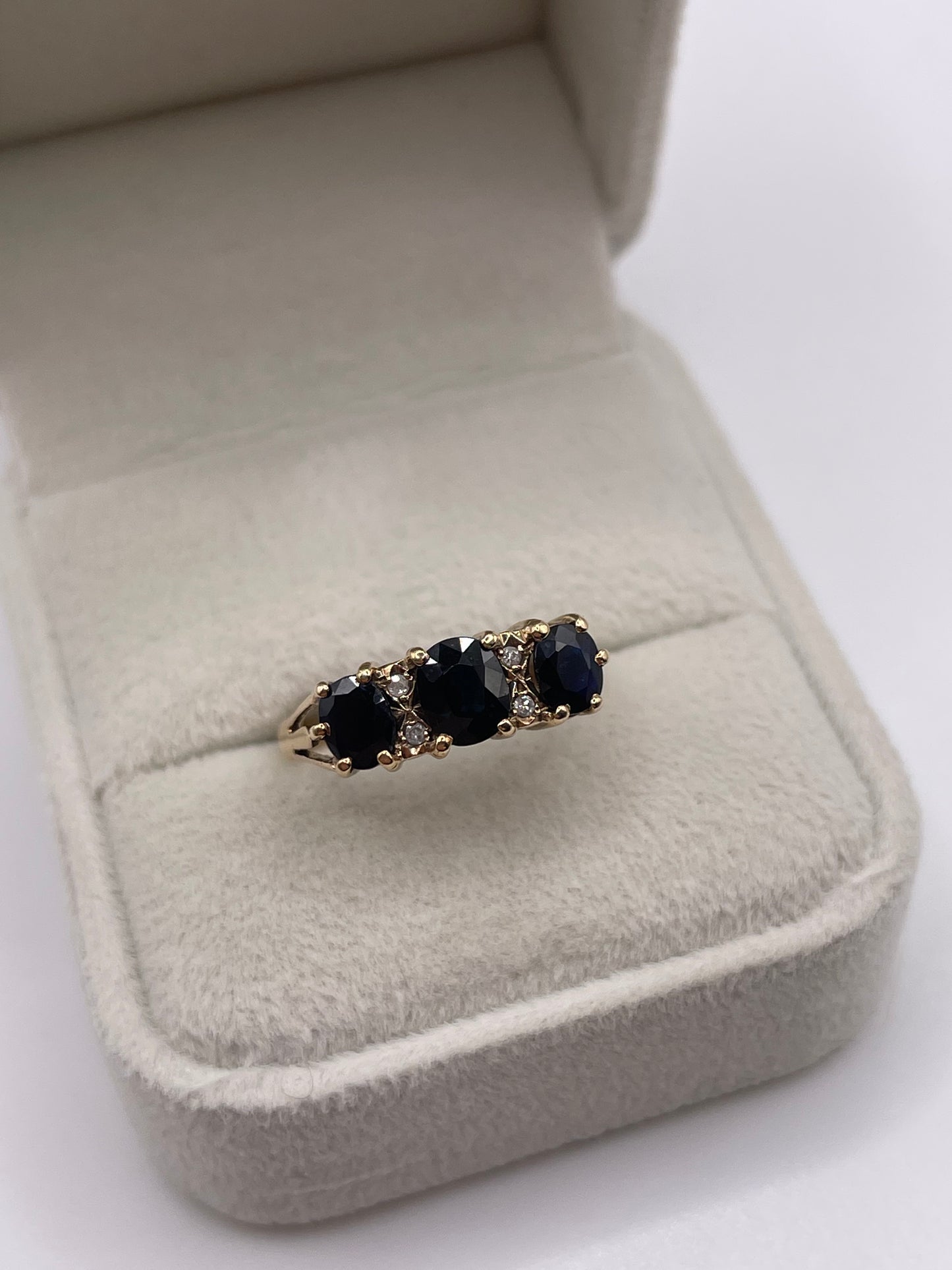 9ct gold sapphire and diamond ring
