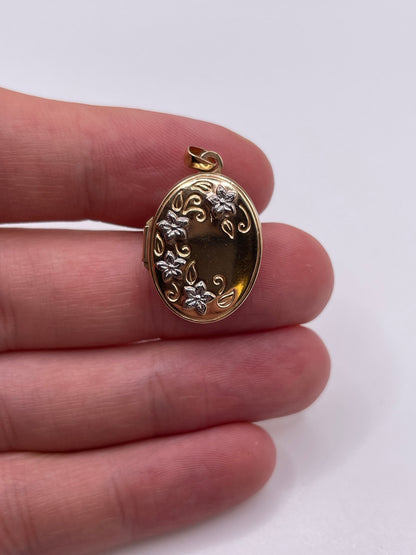 9ct gold locket pendant