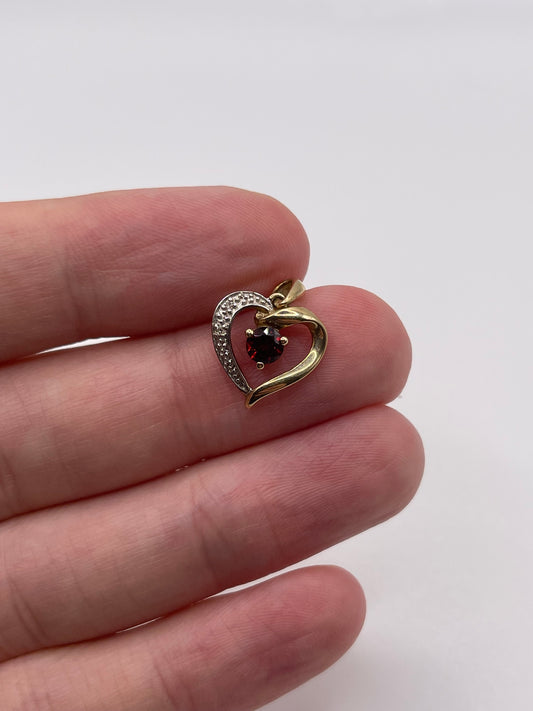 9ct gold garnet and diamond heart pendant