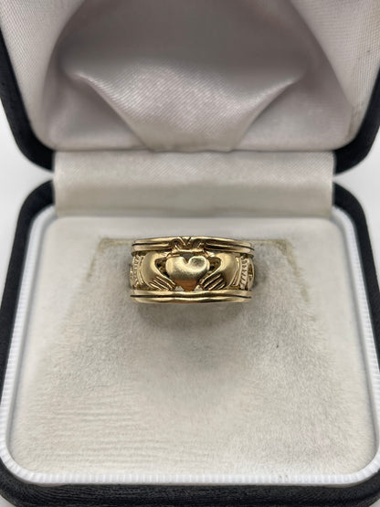 9ct gold claddagh ring
