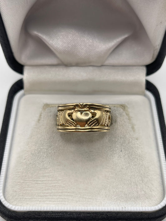 9ct gold claddagh ring