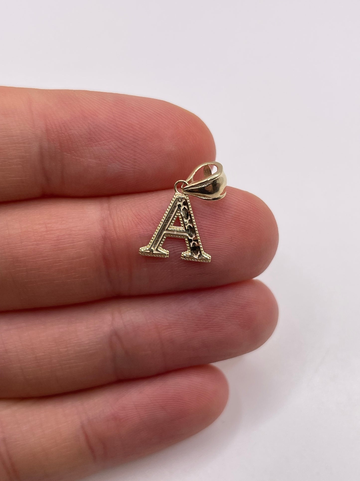 9ct gold initial A pendant