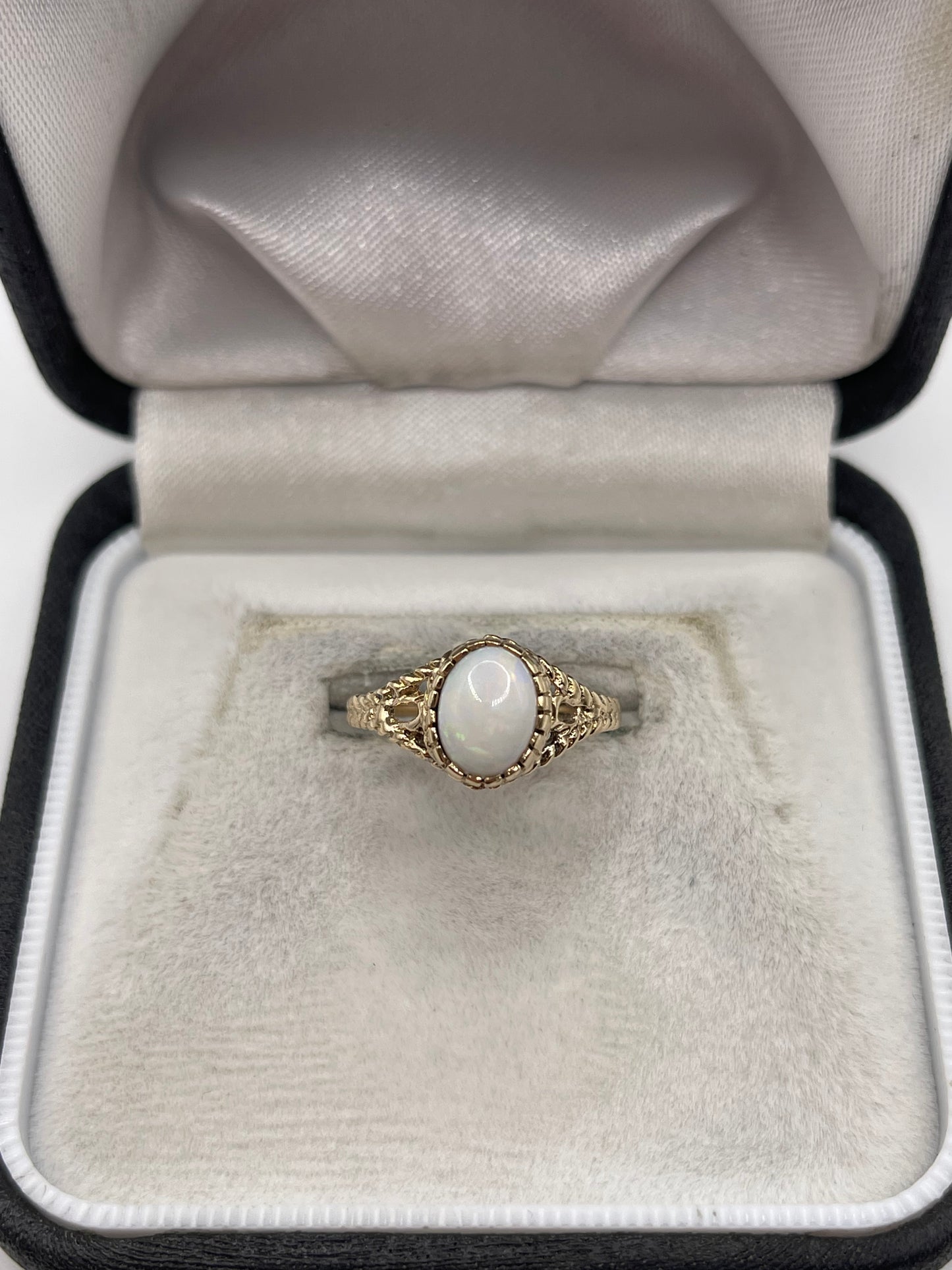 9ct gold opal ring
