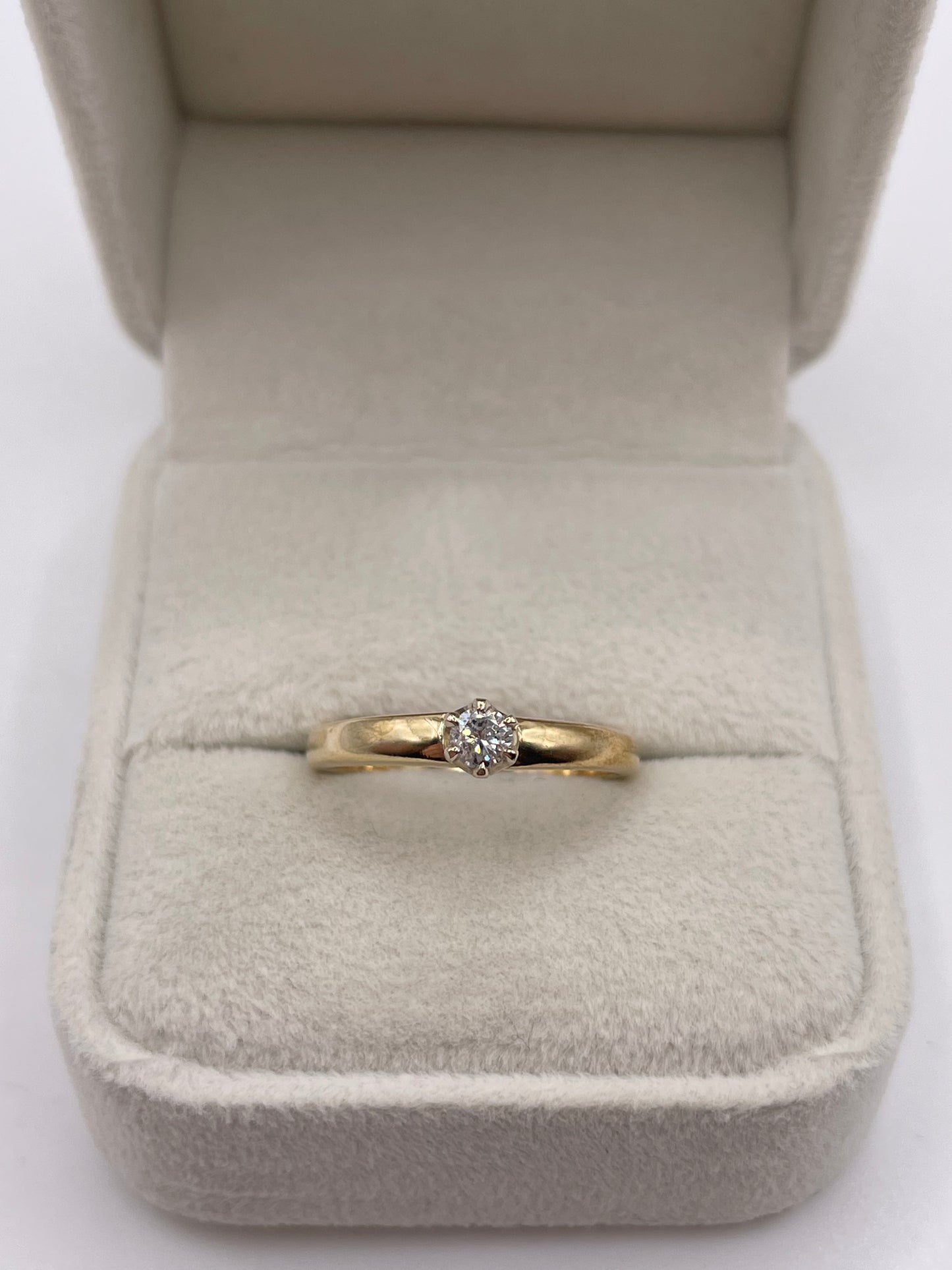 9ct gold diamond ring