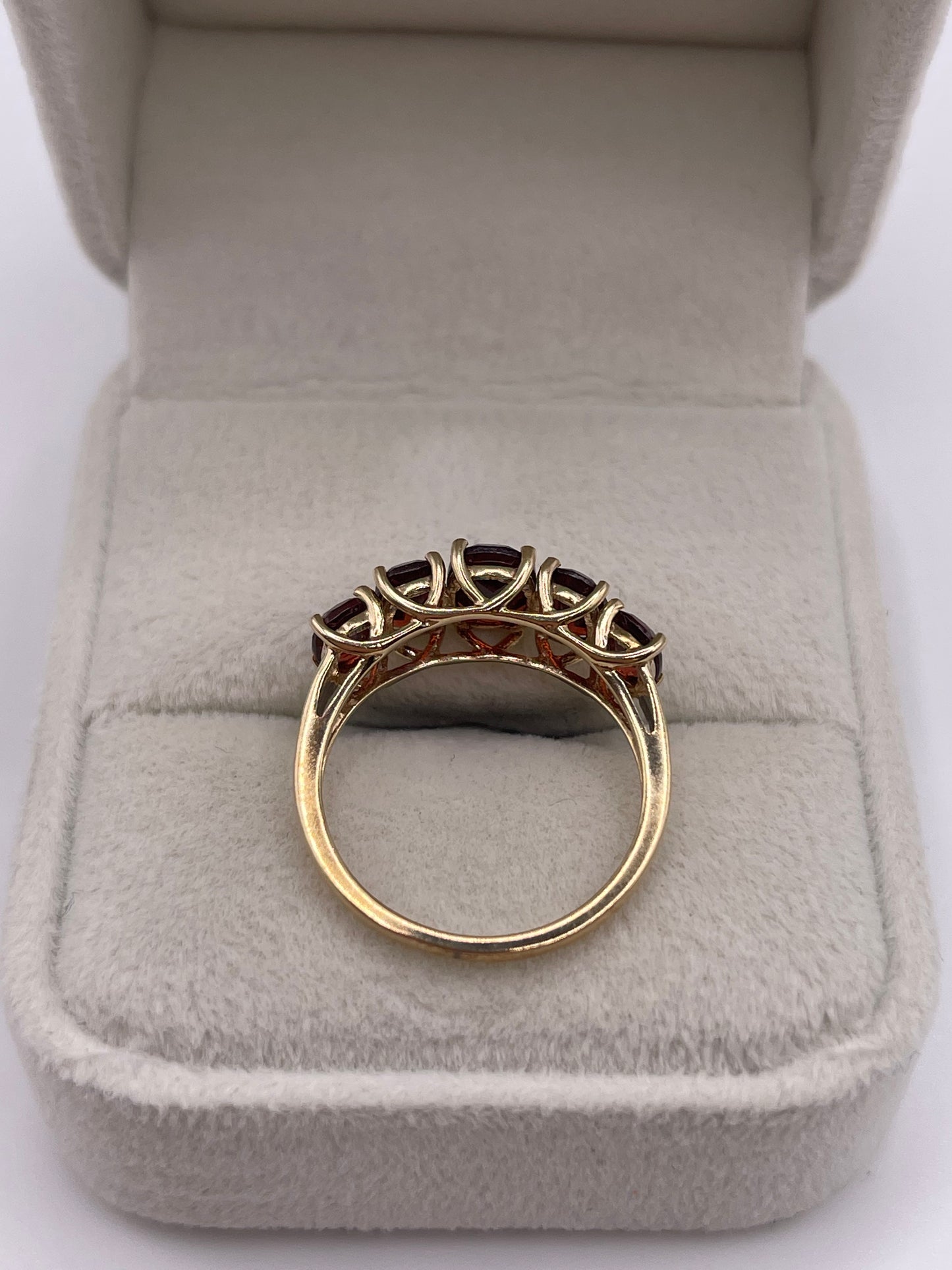 9ct gold garnet ring