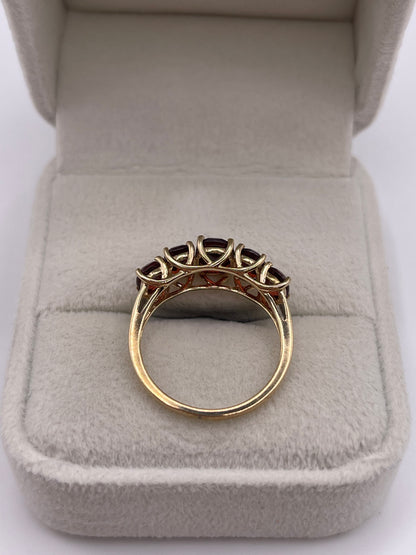 9ct gold garnet ring