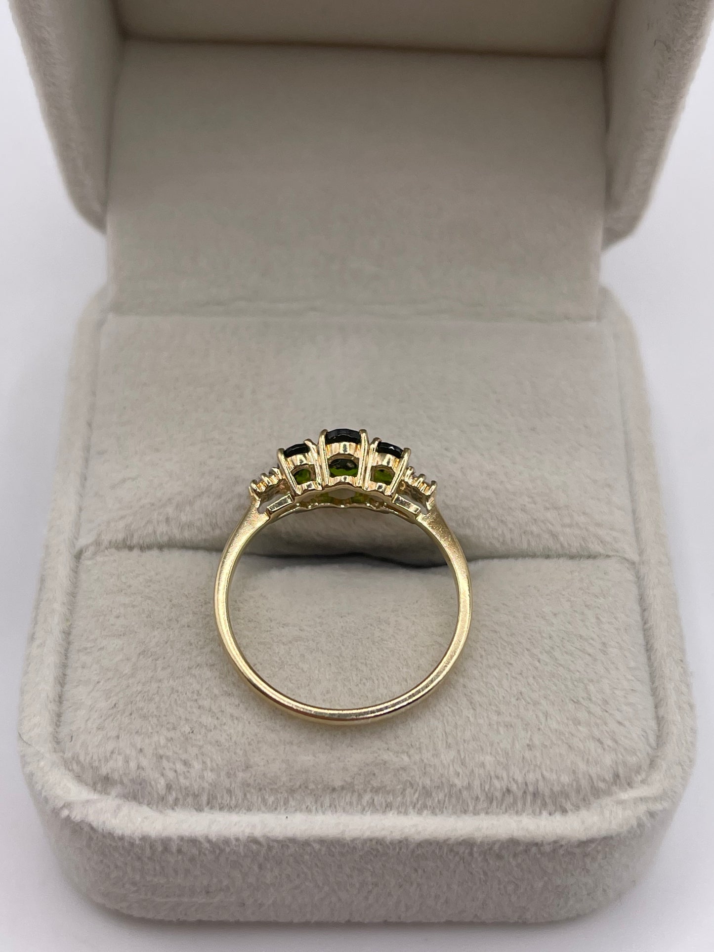 9ct gold diopside and diamond ring