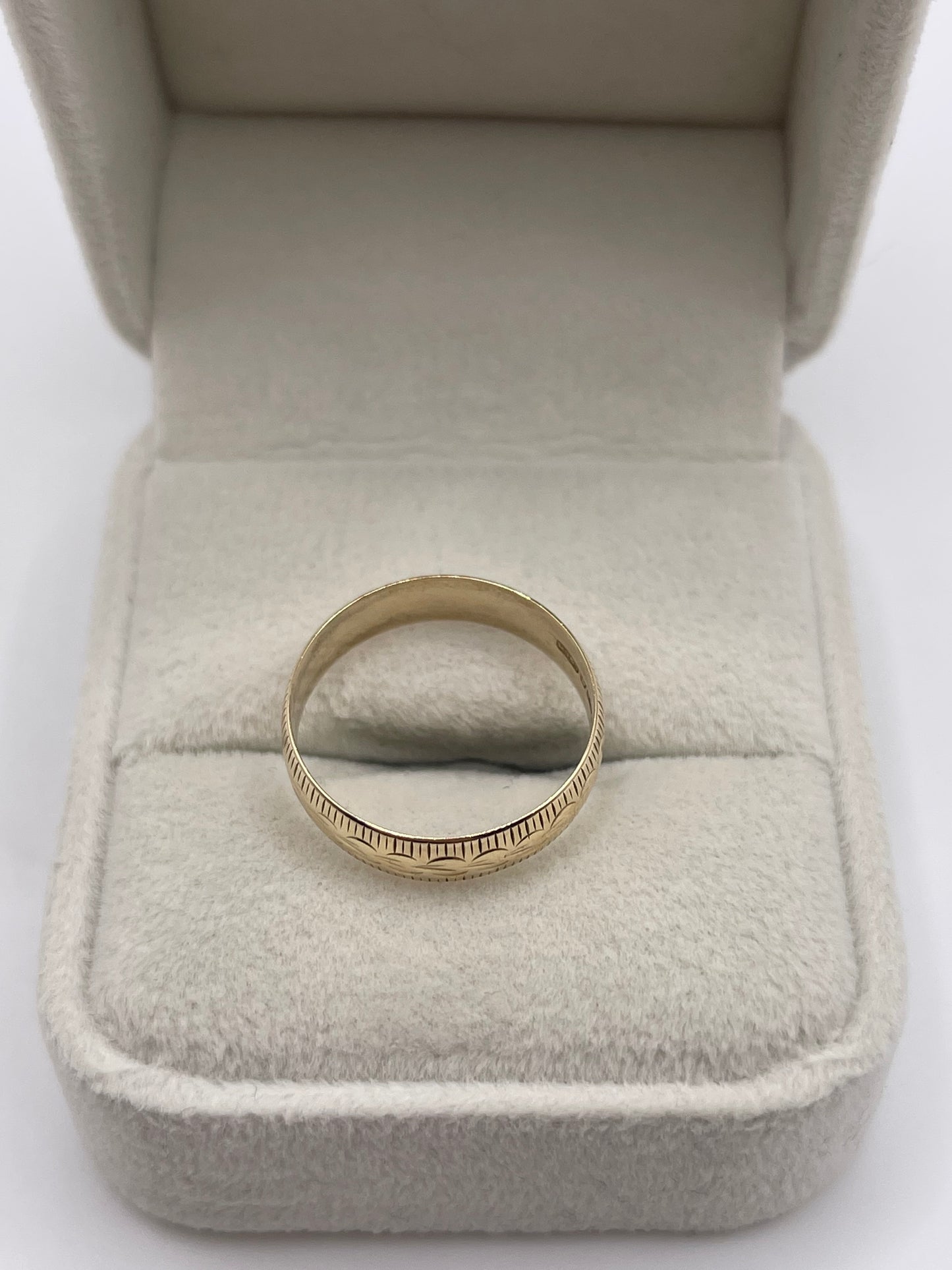 9ct gold patterned band