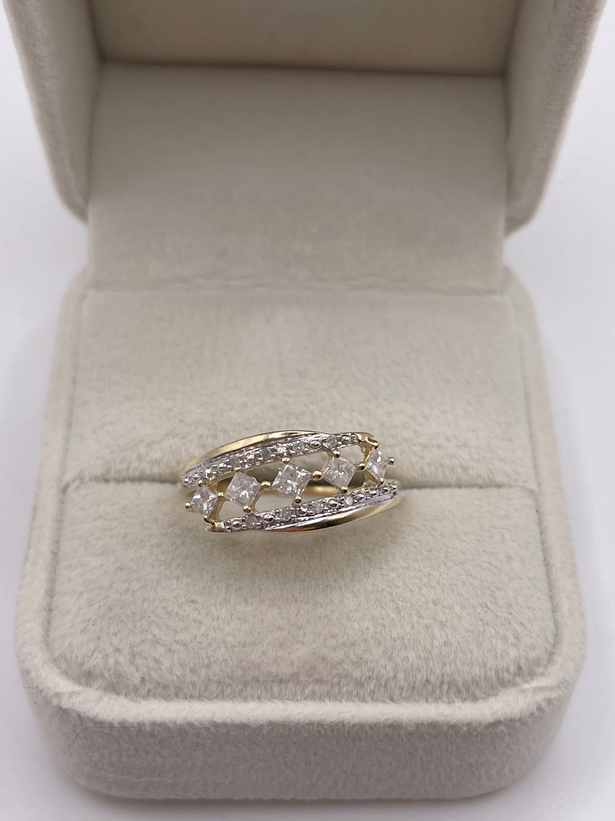 9ct gold diamond cluster ring