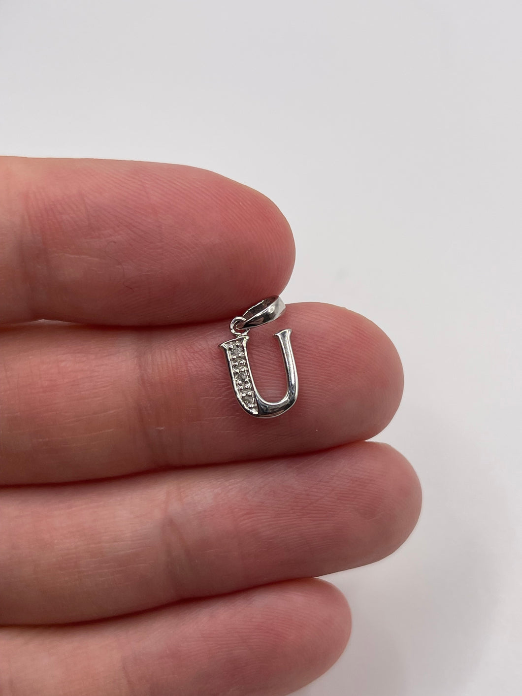 9ct white gold diamond initial U pendant