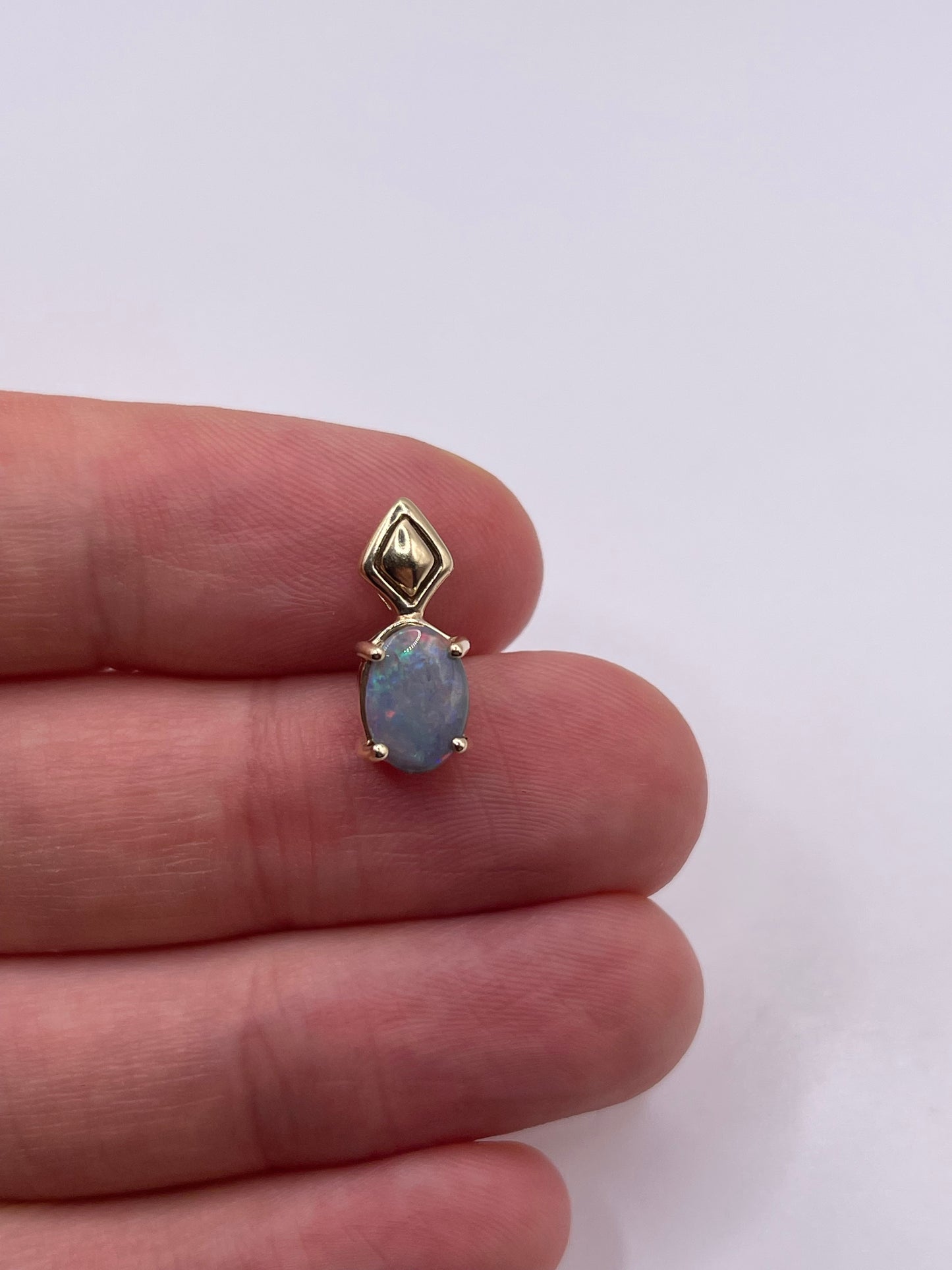 9ct gold black opal pendant