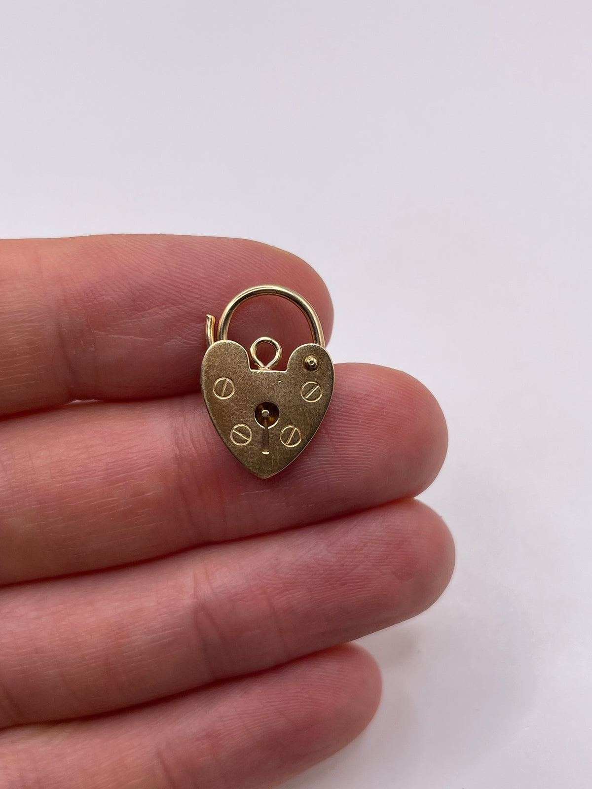 9ct gold padlock 2