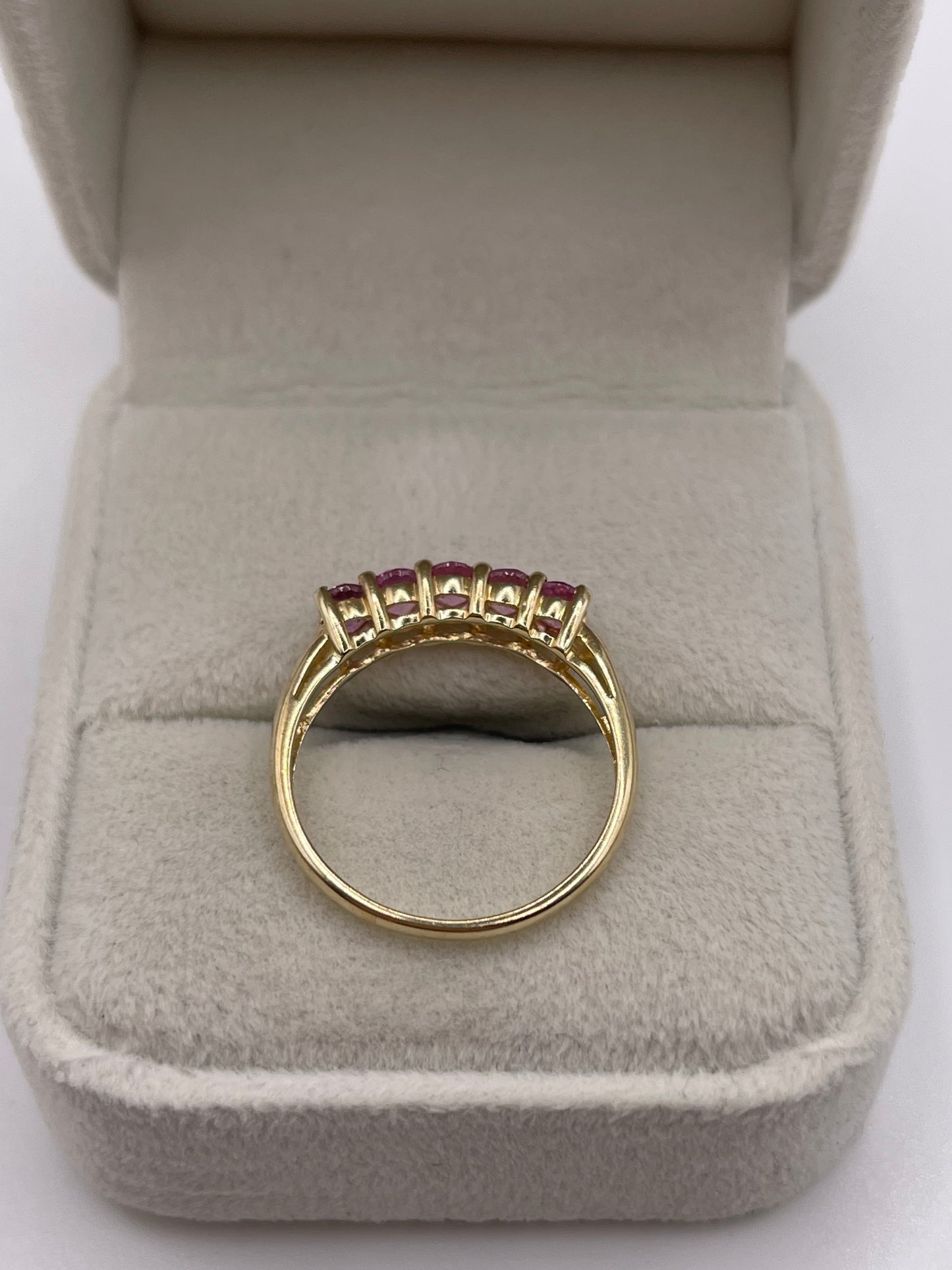 9ct gold pink sapphire ring
