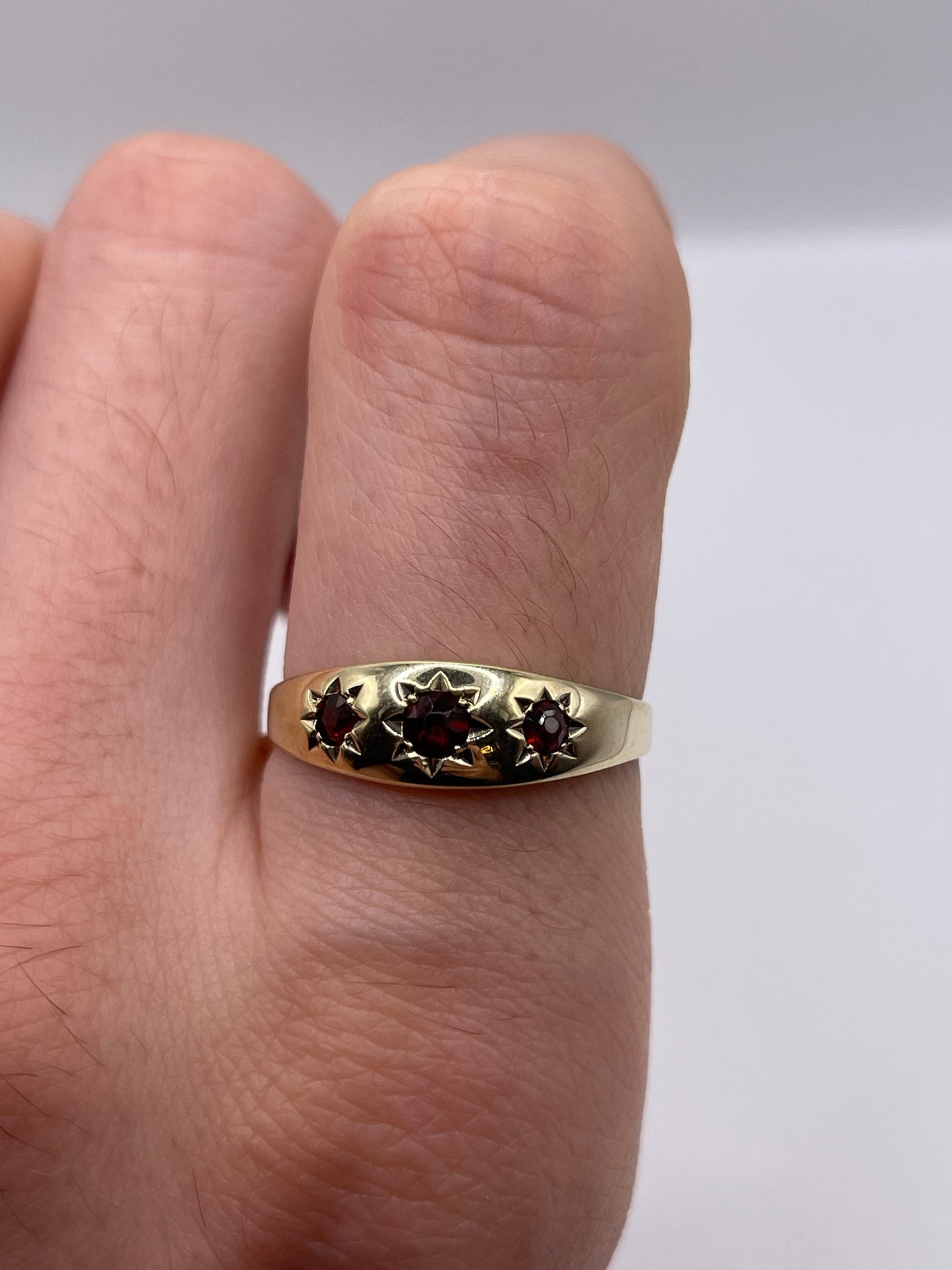 9ct gold garnet gypsy ring