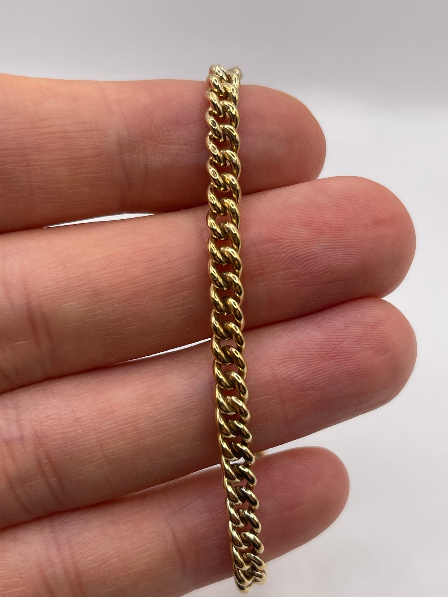 9ct gold cabochon sapphire bracelet