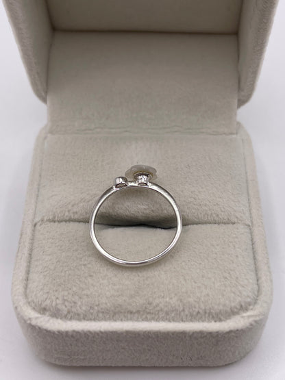 18ct white gold mother of pearl and diamond ring
