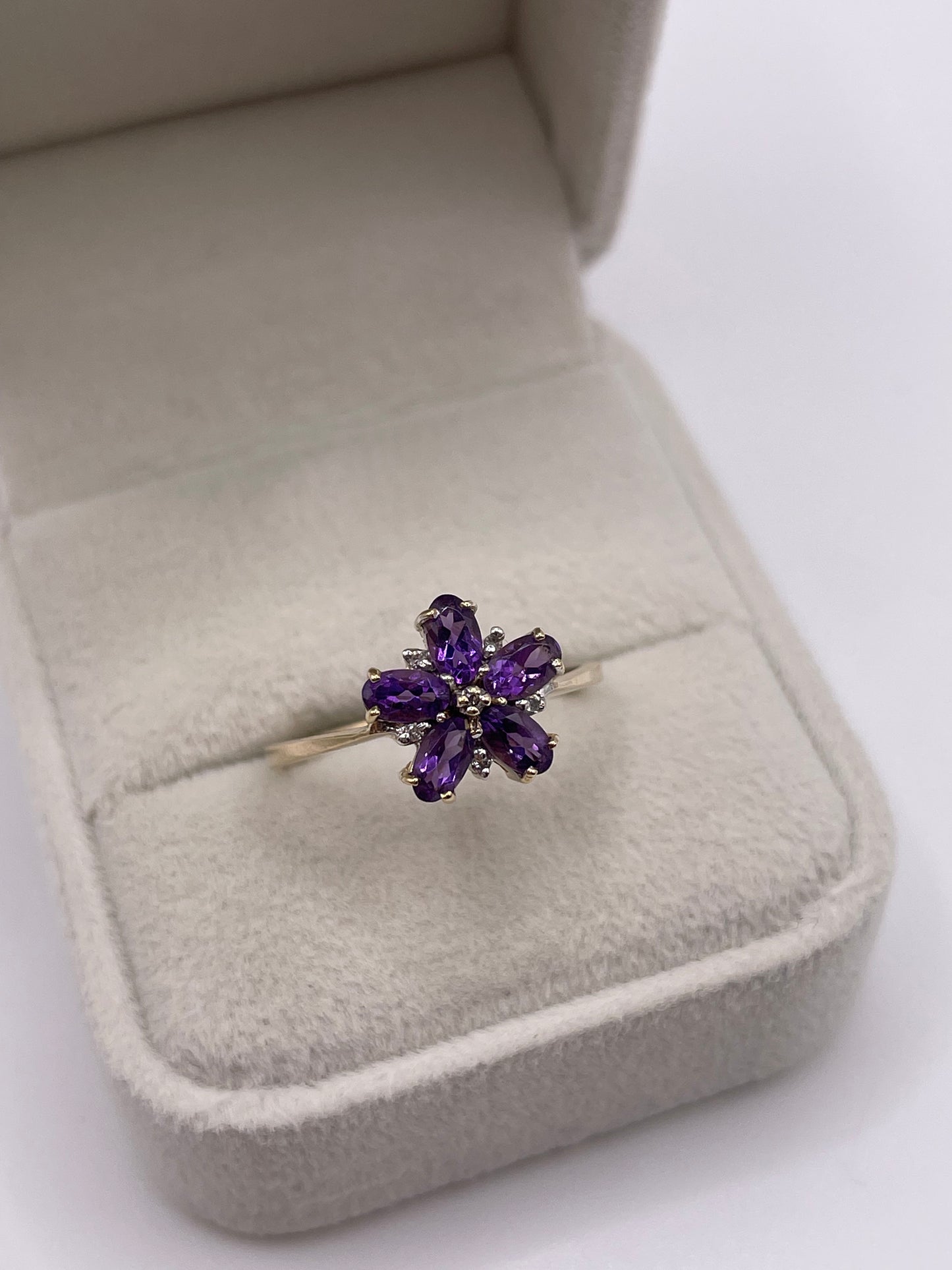 9ct gold amethyst and diamond ring