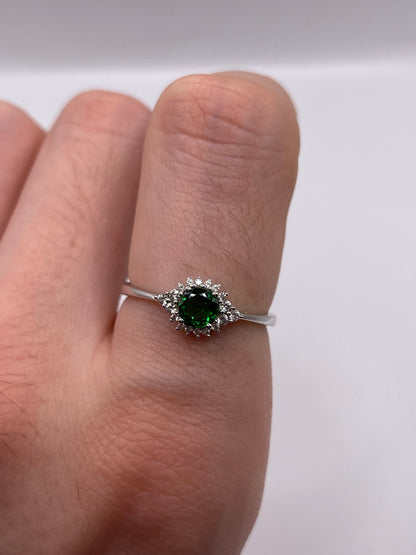 9ct white gold diopside and zircon ring