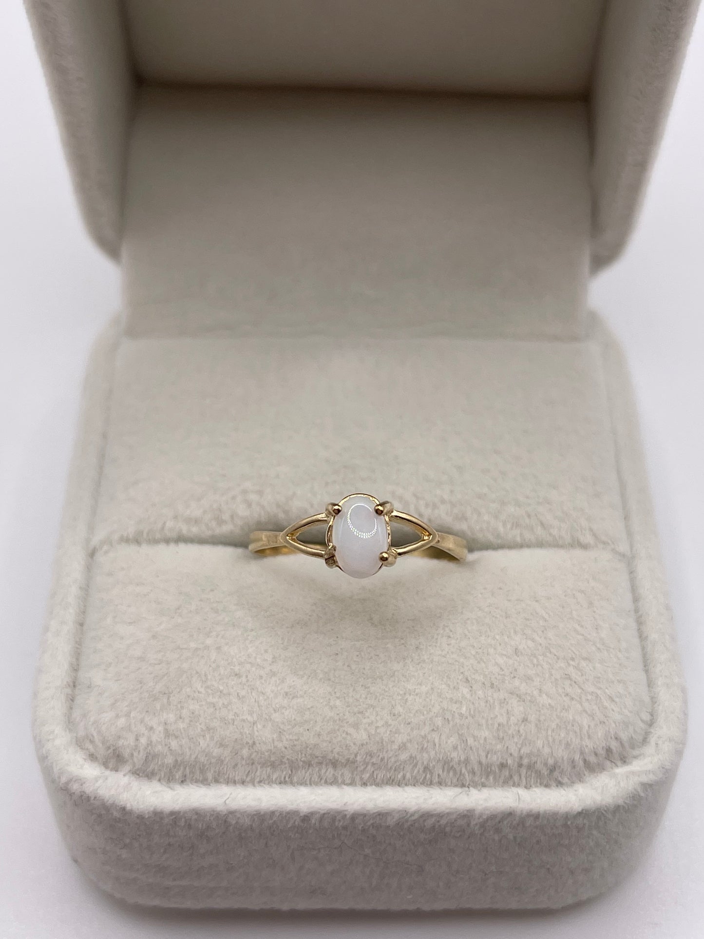 9ct gold opal ring