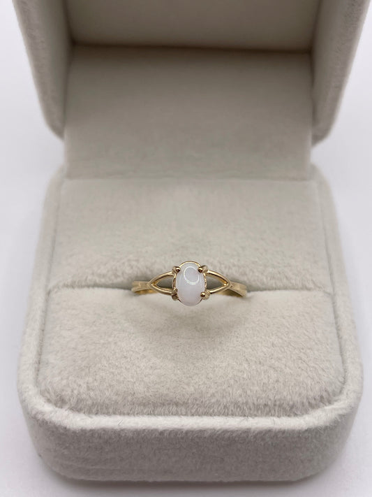 9ct gold opal ring