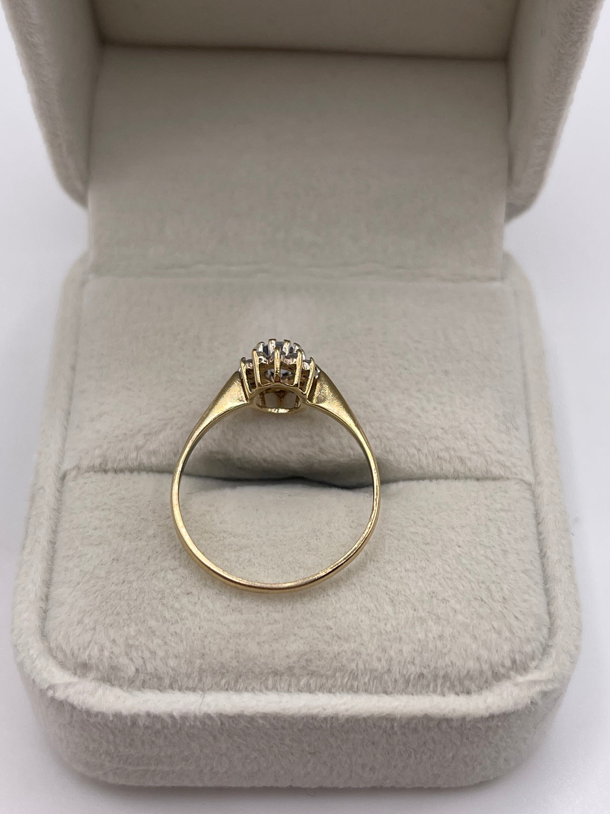 9ct gold sapphire and diamond ring