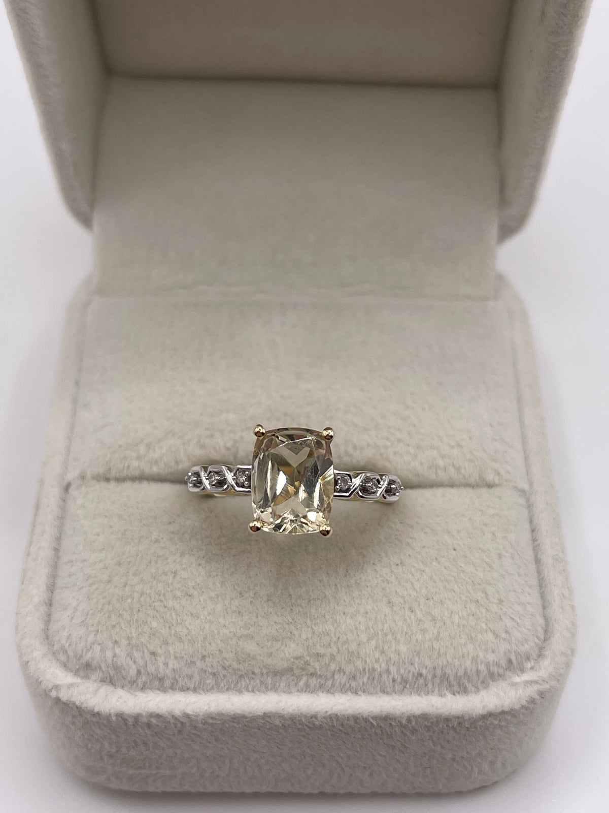 9ct gold quartz and zircon ring