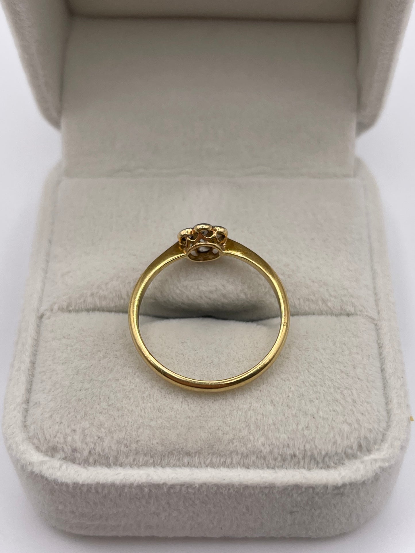 18ct gold diamond cluster ring