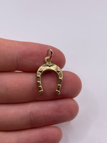 9ct gold horseshoe charm