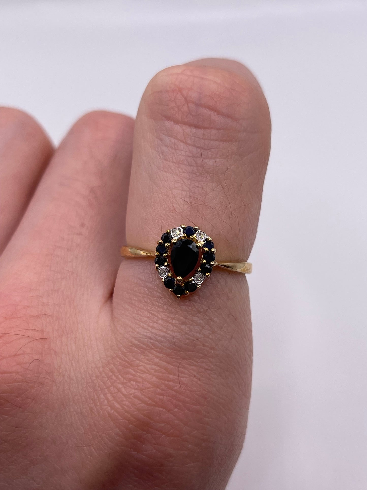 9ct gold sapphire and diamond ring