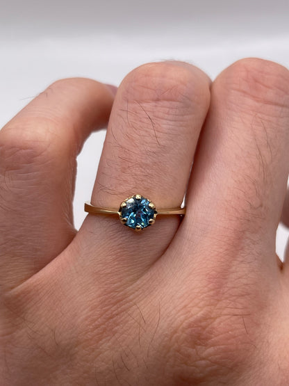 9ct gold blue topaz ring