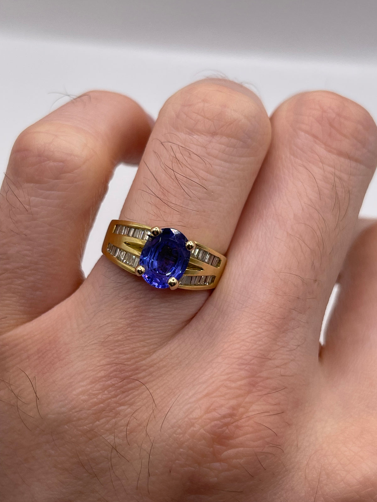 18ct gold tanzanite and diamond ring
