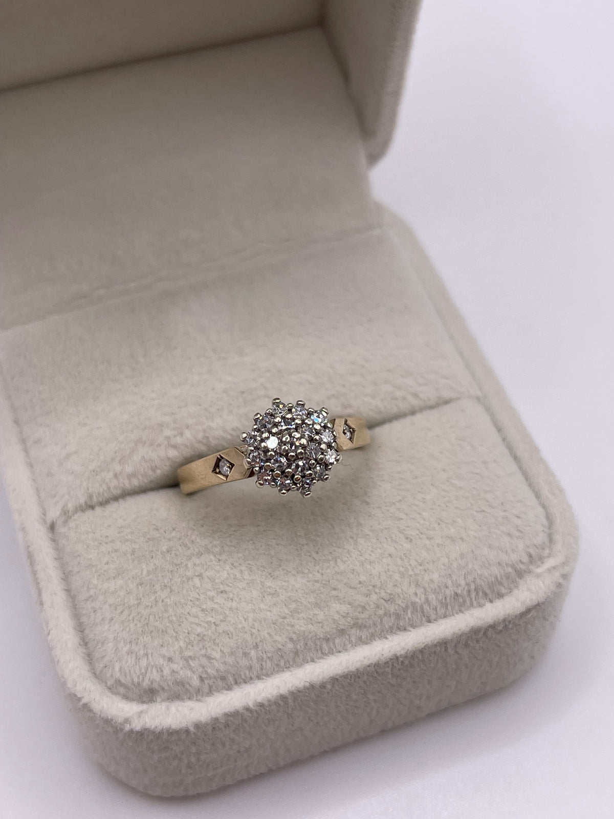 9ct gold diamond cluster ring