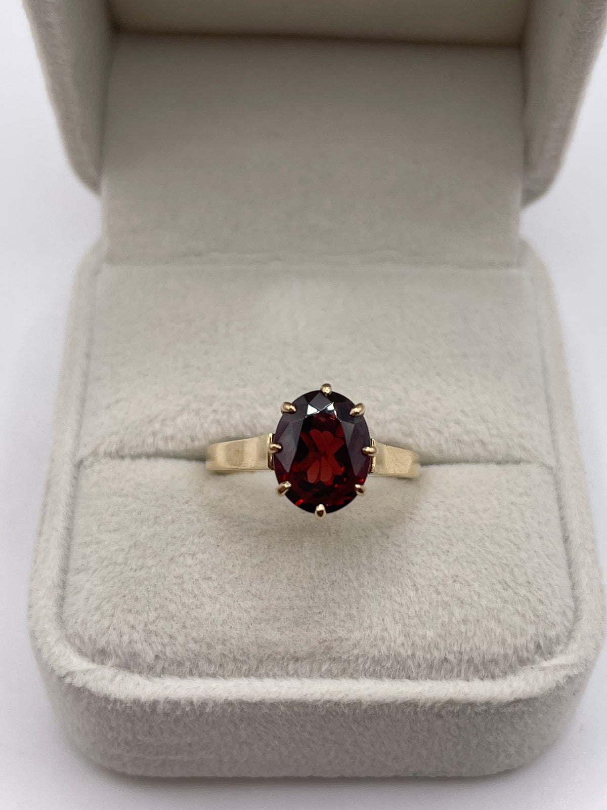 9ct gold garnet ring