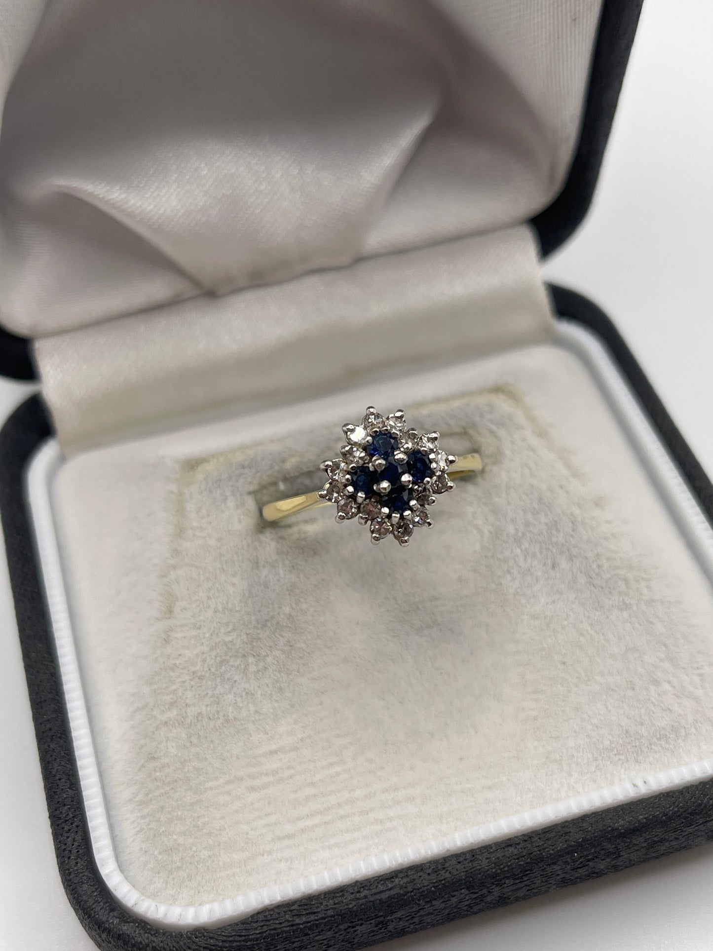 18ct gold sapphire and diamond ring