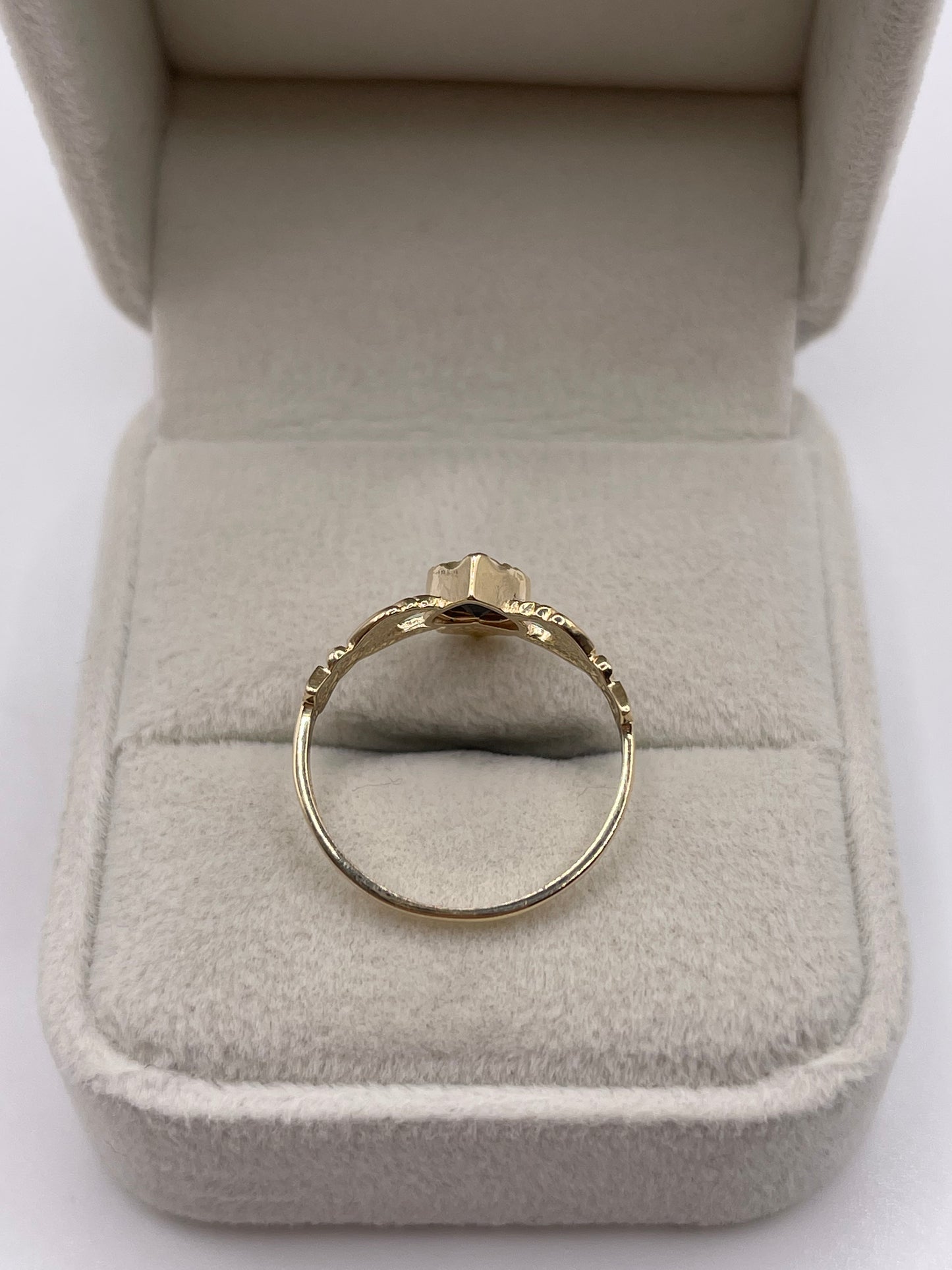 9ct gold sapphire claddagh ring